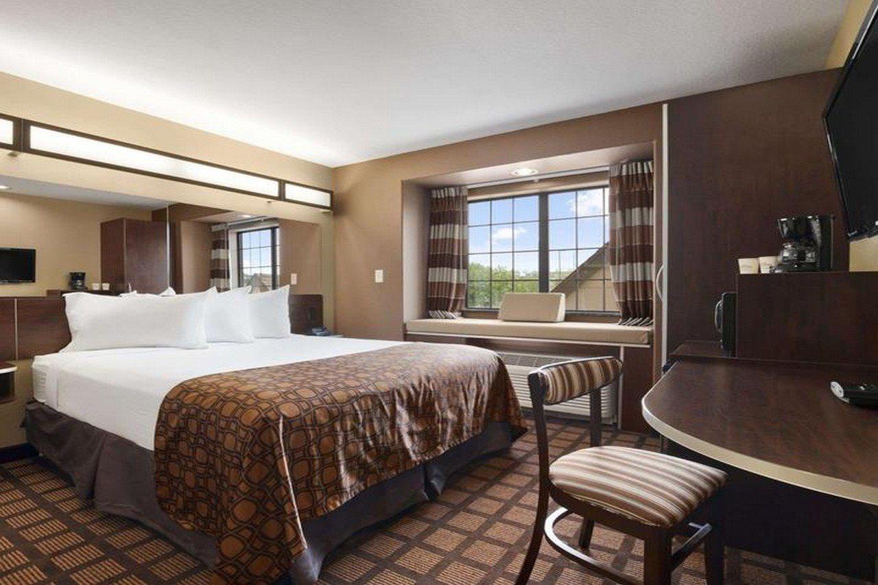 Garner Hotel Gonzales By Ihg Экстерьер фото