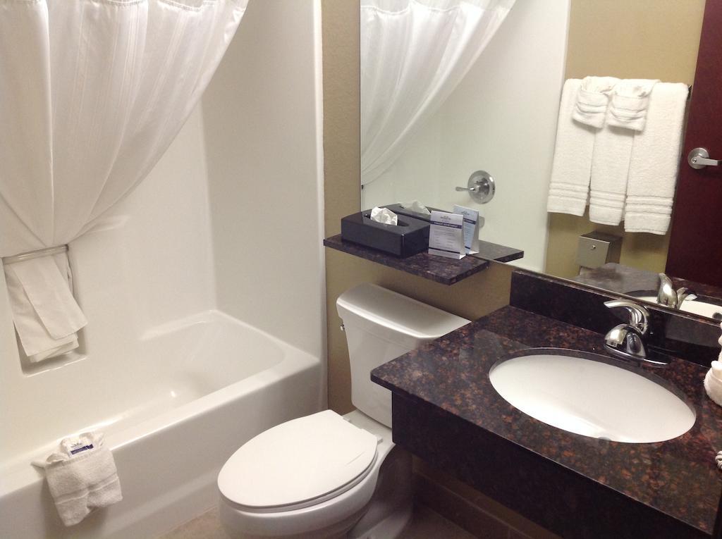 Garner Hotel Gonzales By Ihg Экстерьер фото