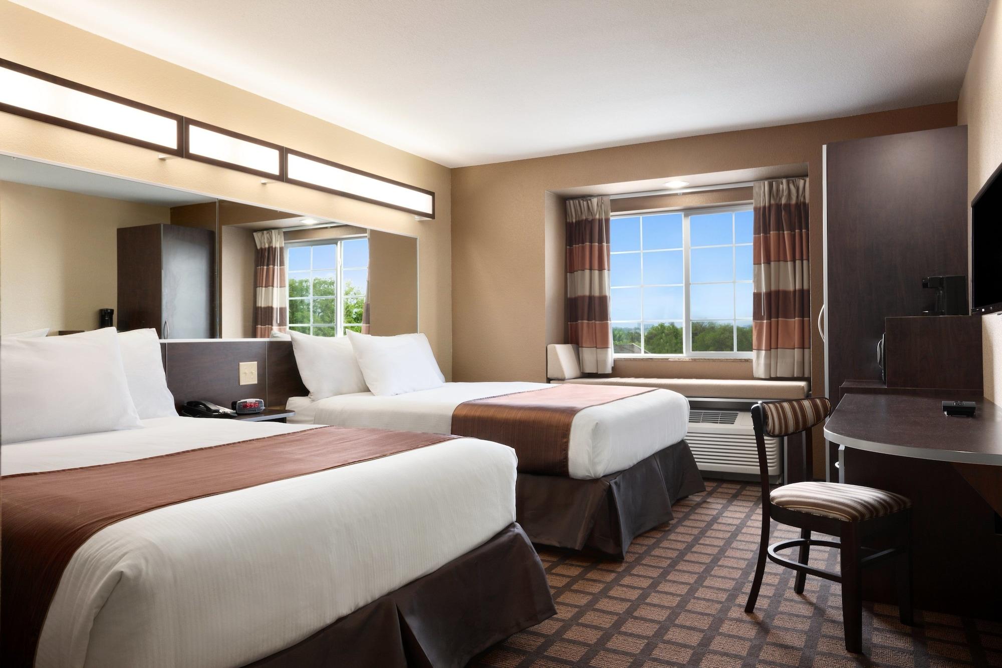 Garner Hotel Gonzales By Ihg Экстерьер фото