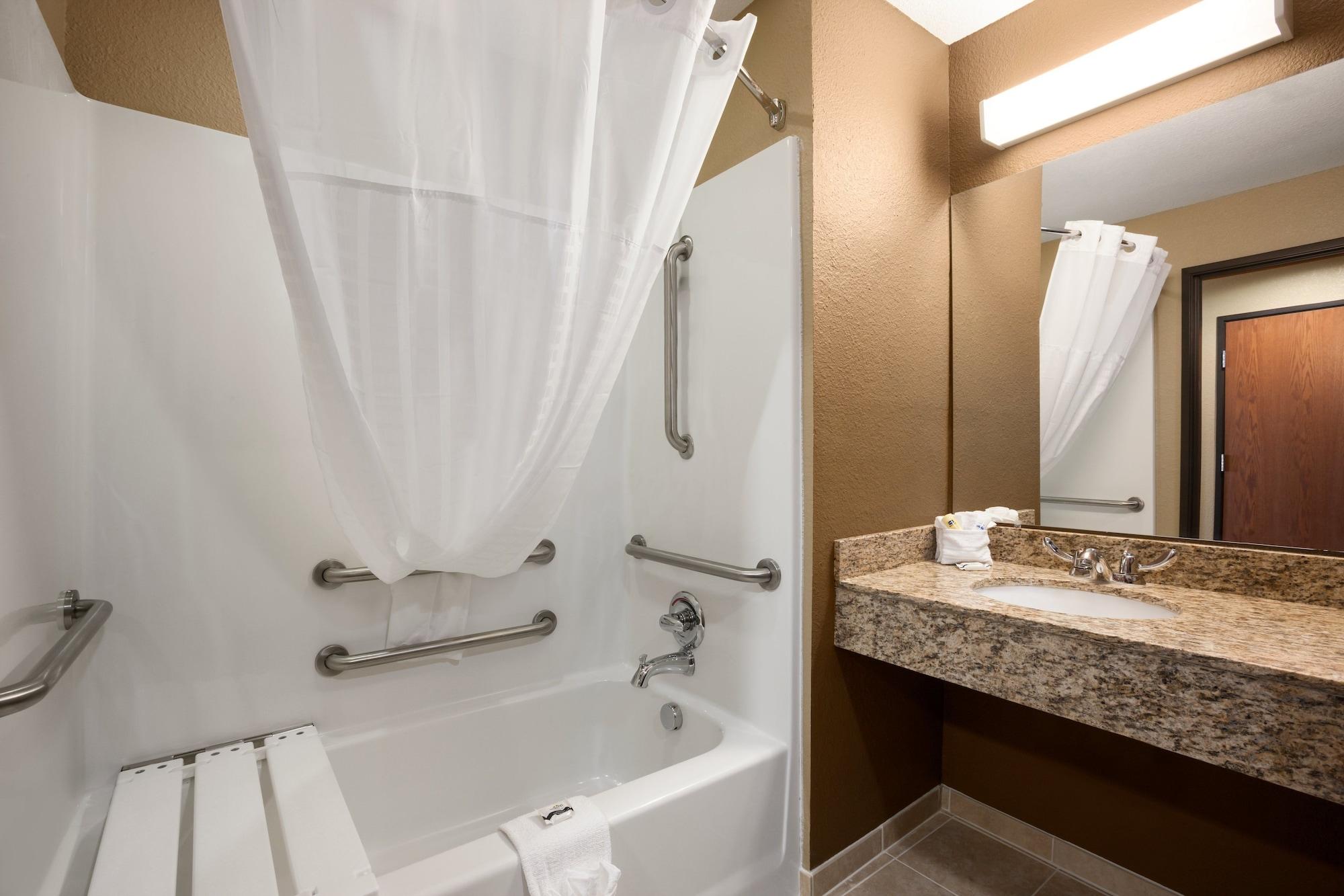 Garner Hotel Gonzales By Ihg Экстерьер фото