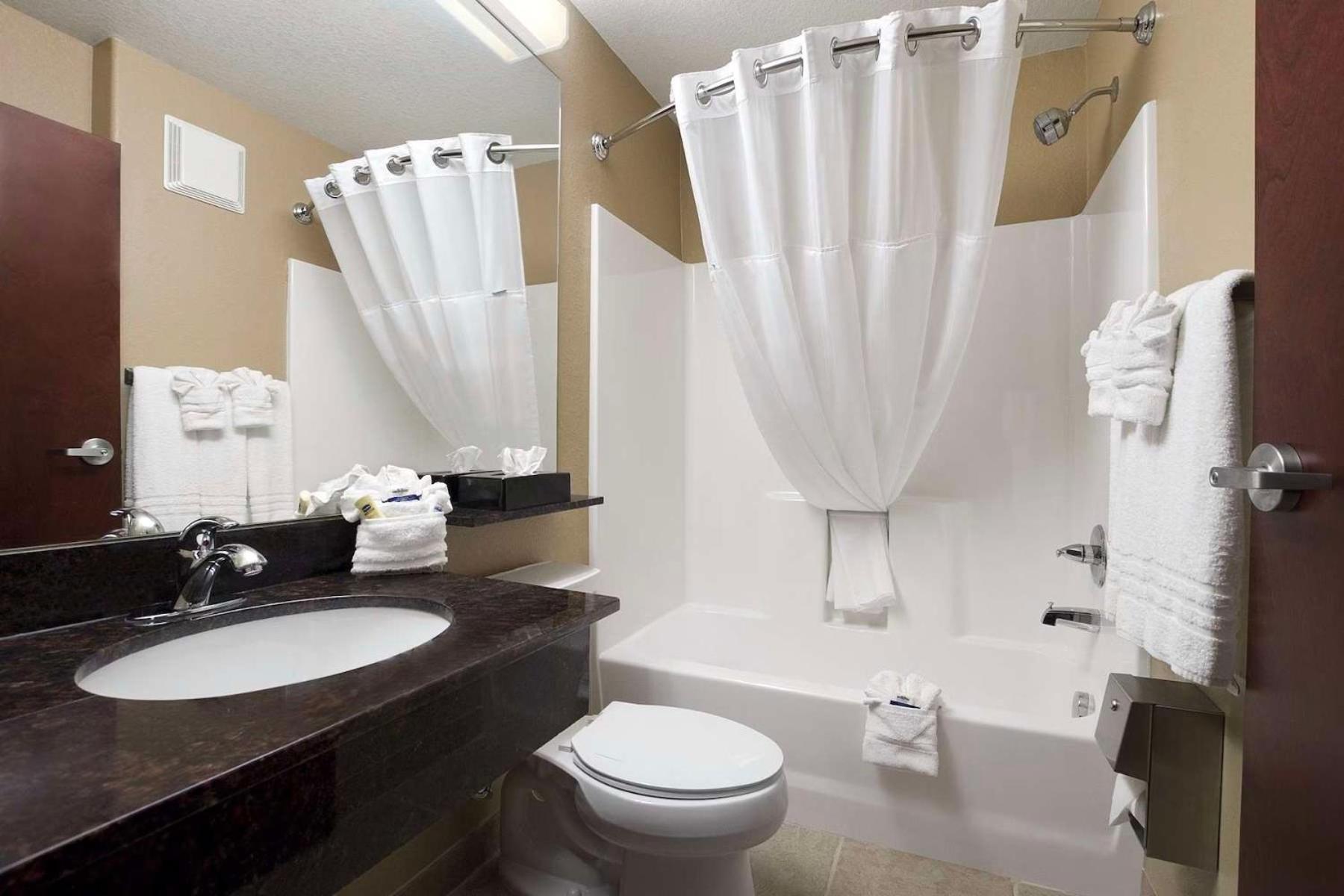 Garner Hotel Gonzales By Ihg Экстерьер фото