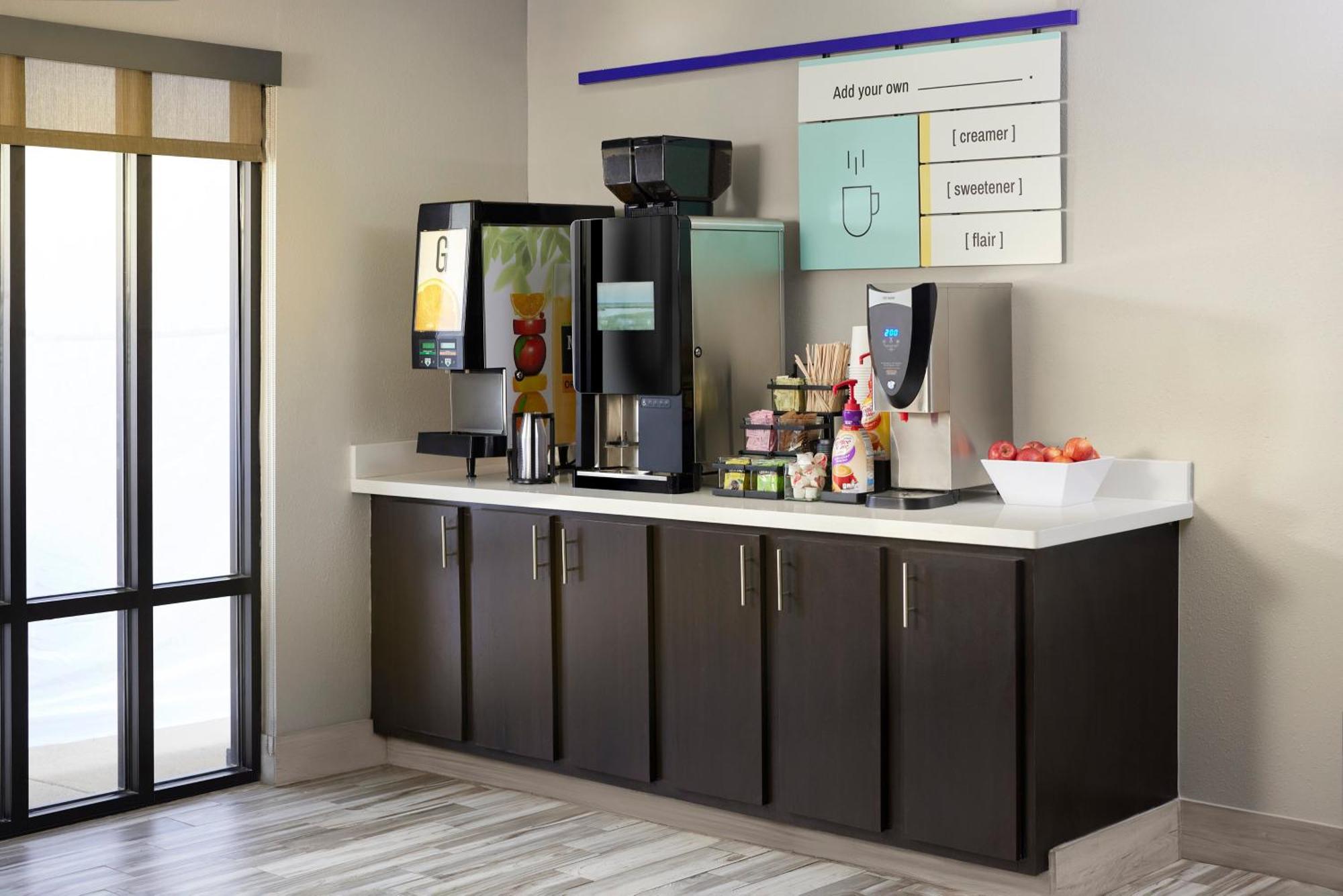Garner Hotel Gonzales By Ihg Экстерьер фото