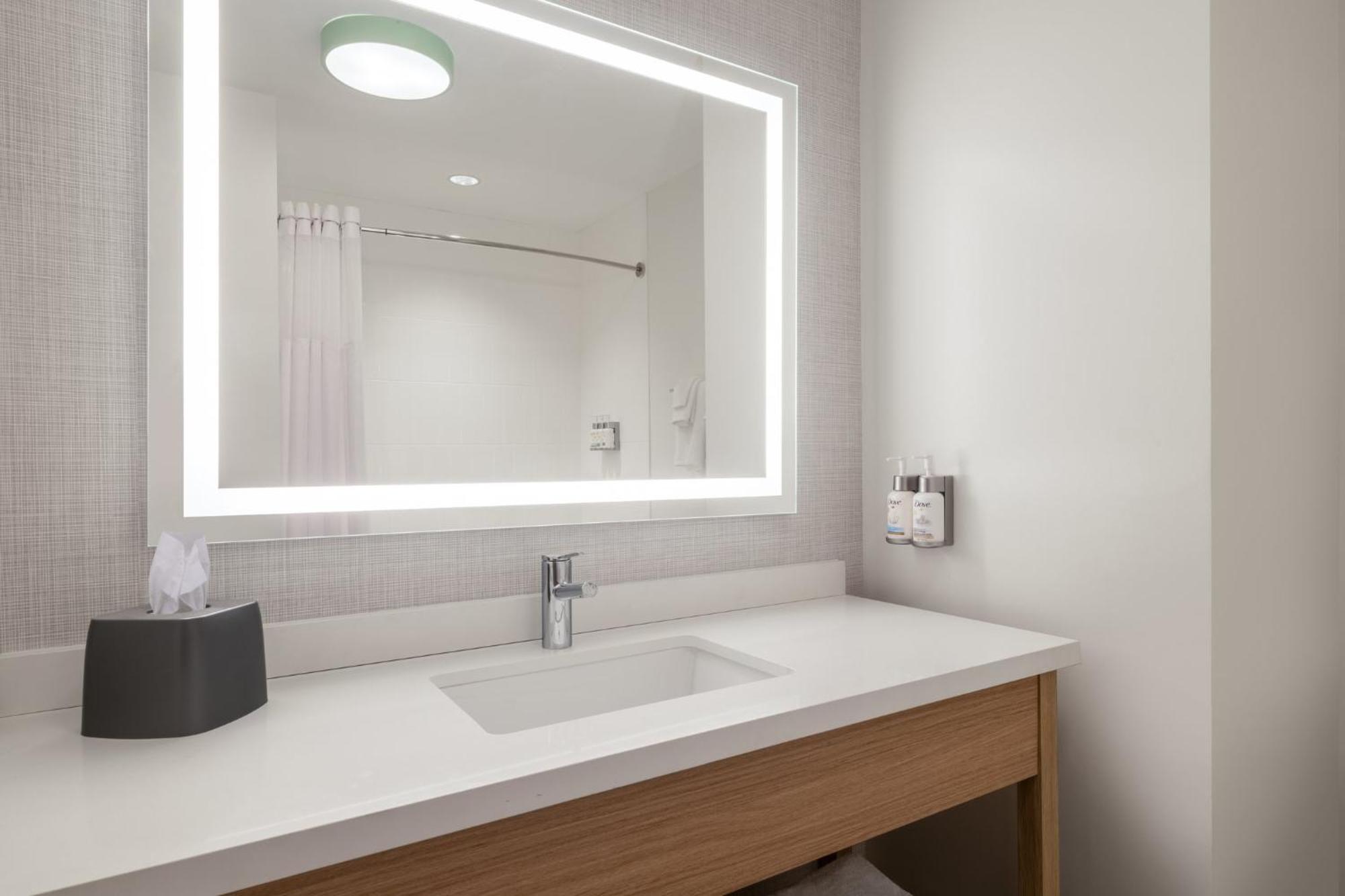 Garner Hotel Gonzales By Ihg Экстерьер фото