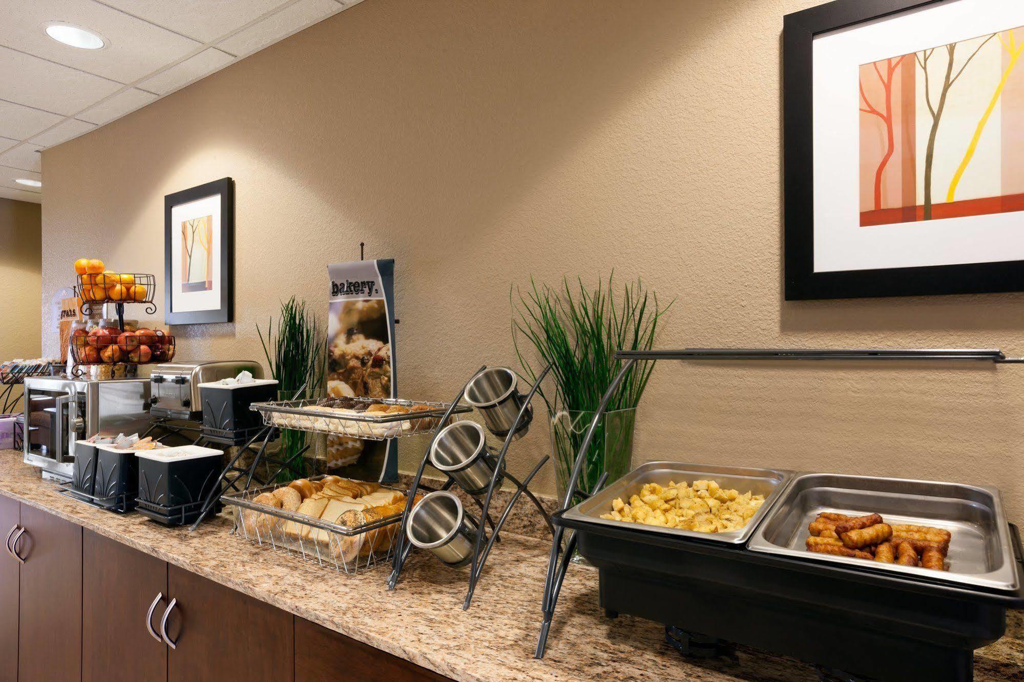 Garner Hotel Gonzales By Ihg Экстерьер фото