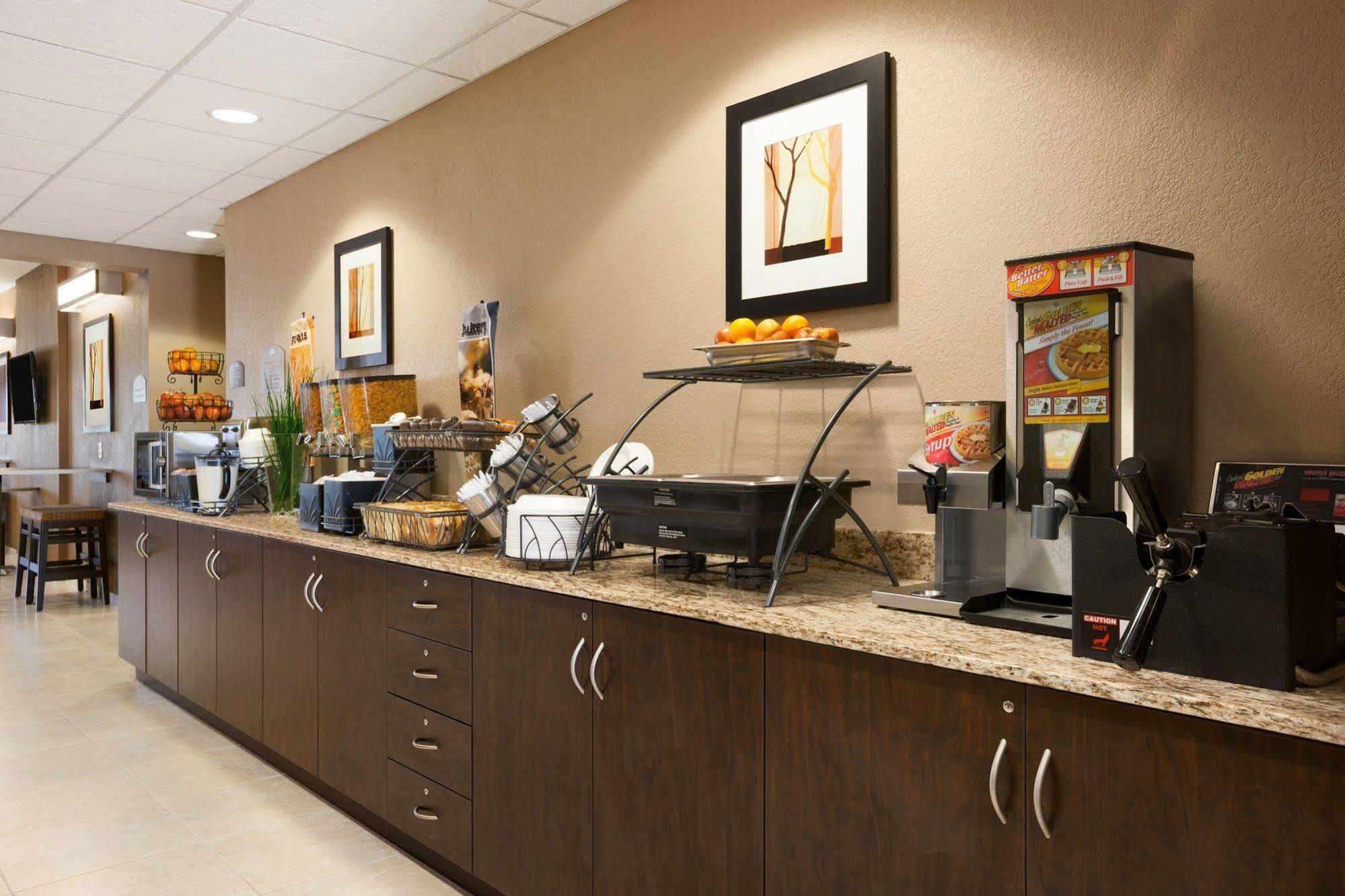 Garner Hotel Gonzales By Ihg Экстерьер фото
